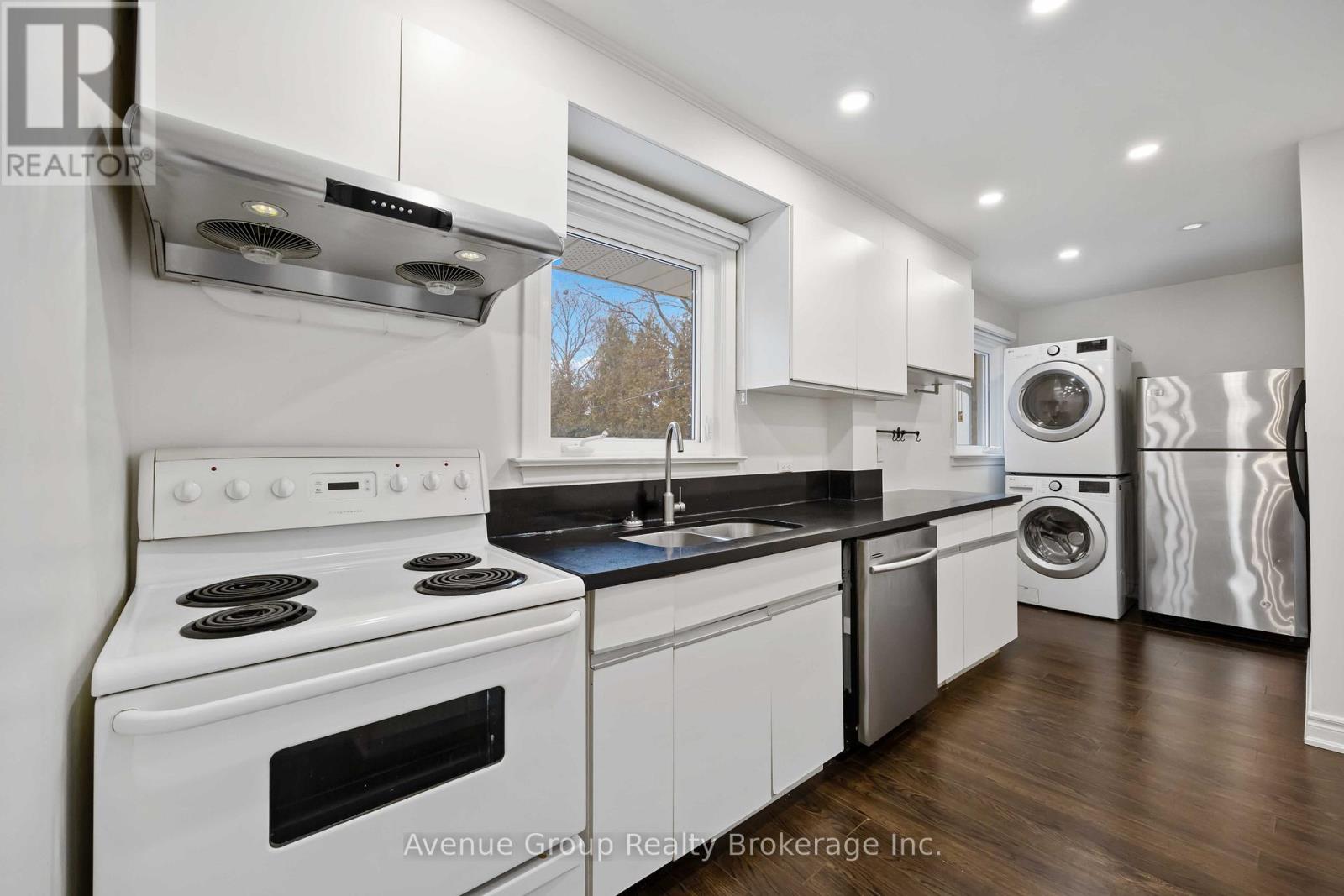 Upper - 190 Northwood Drive, Toronto, Ontario  M2M 2K4 - Photo 10 - C12693292