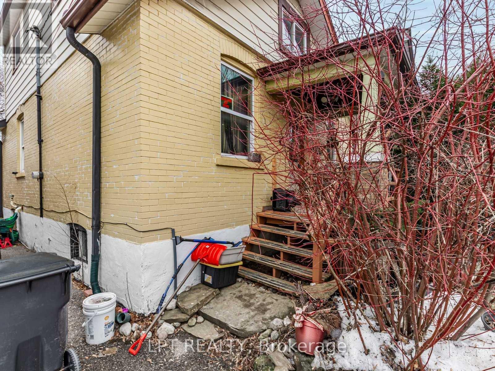 3 Raymore Drive, Toronto, Ontario  M9P 1W6 - Photo 15 - W12664530