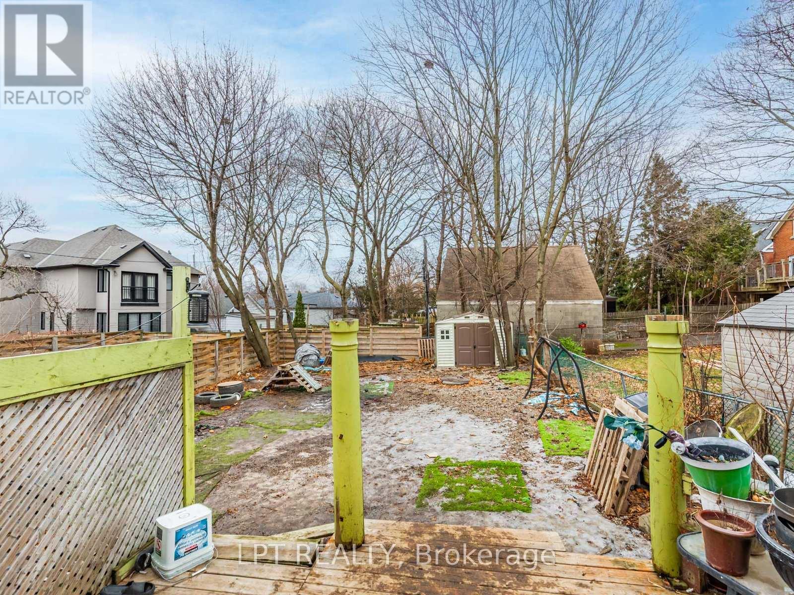 3 Raymore Drive, Toronto, Ontario  M9P 1W6 - Photo 18 - W12664530