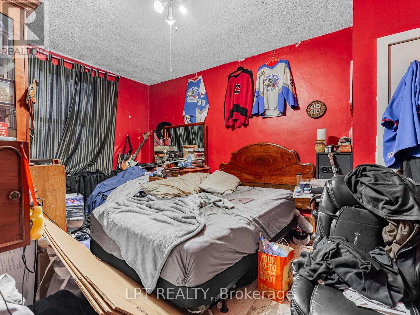 3 Raymore Drive, Toronto, Ontario  M9P 1W6 - Photo 4 - W12664530