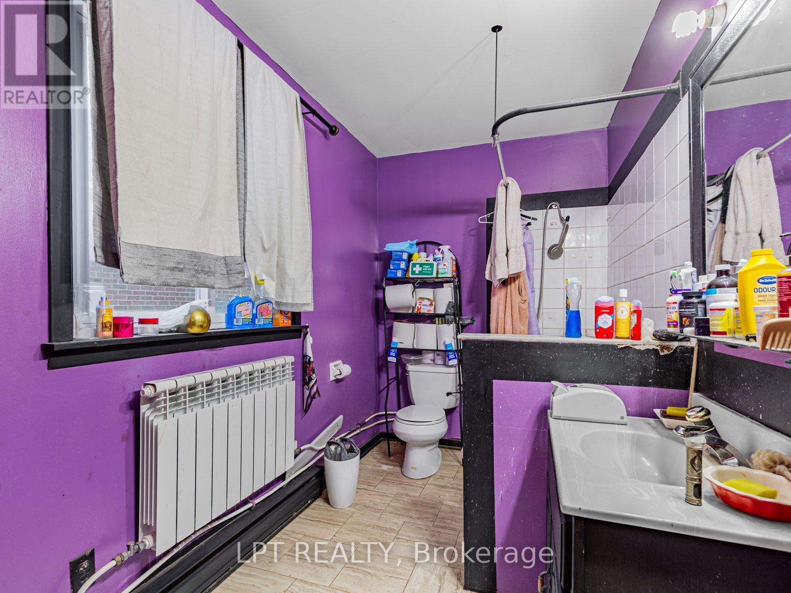 3 Raymore Drive, Toronto, Ontario  M9P 1W6 - Photo 8 - W12664530