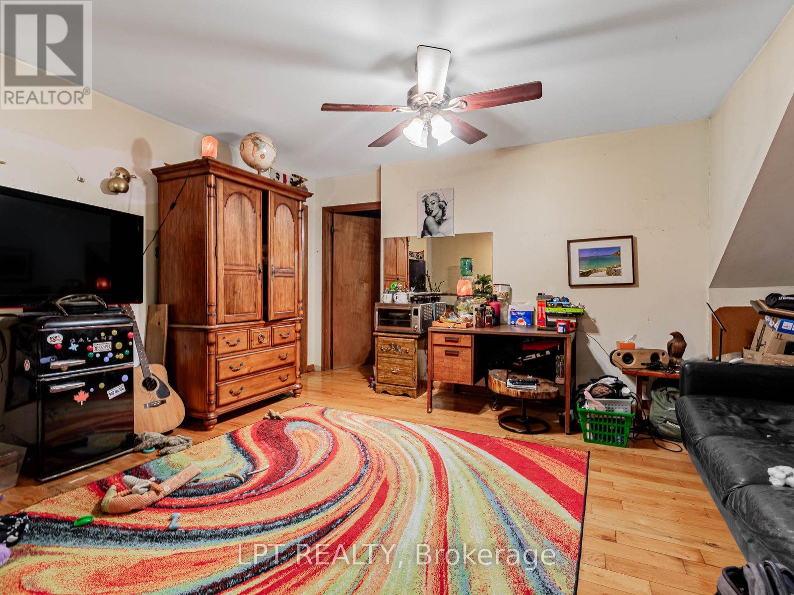 3 Raymore Drive, Toronto, Ontario  M9P 1W6 - Photo 5 - W12664530