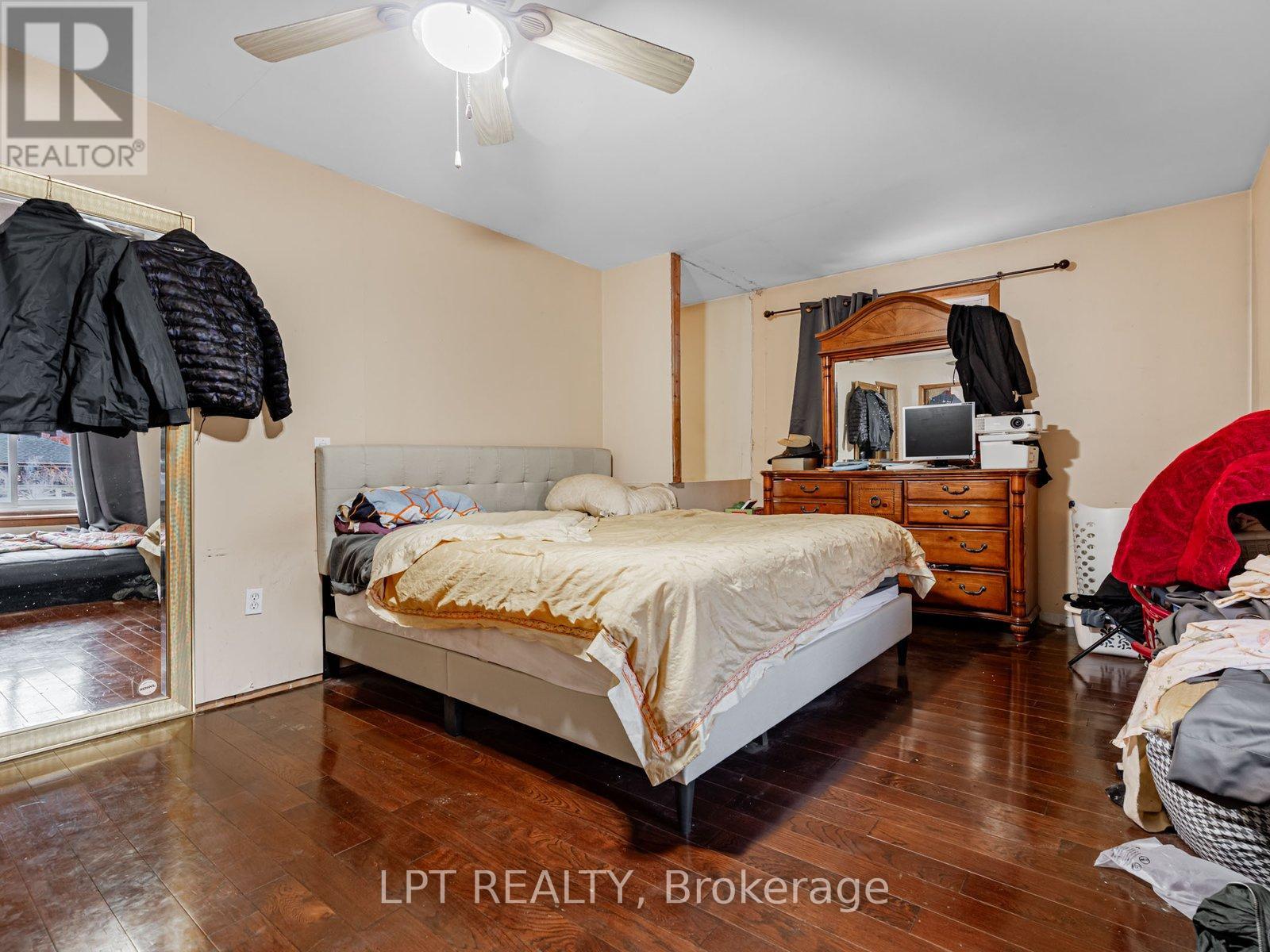 3 Raymore Drive, Toronto, Ontario  M9P 1W6 - Photo 9 - W12664530