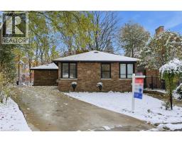 16 FREELAND Court, Hamilton, Ontario