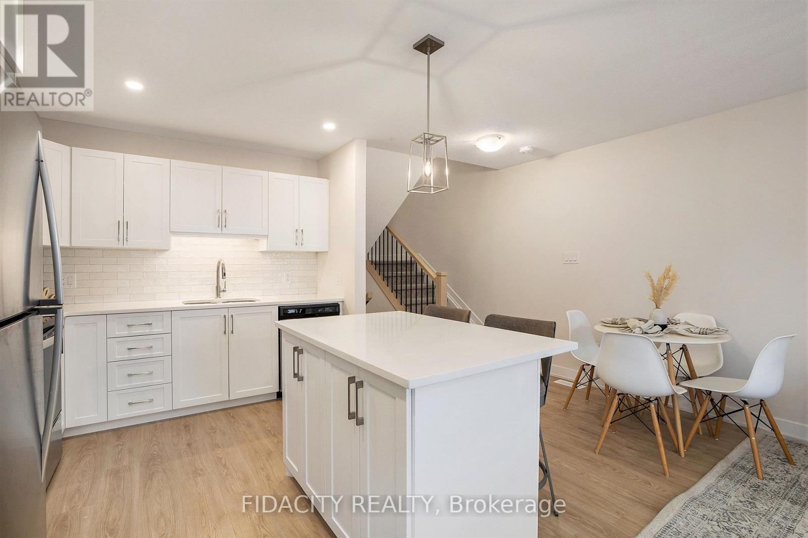 32 Whitcomb Crescent, Smiths Falls, Ontario  K7A 0A2 - Photo 12 - X12698578