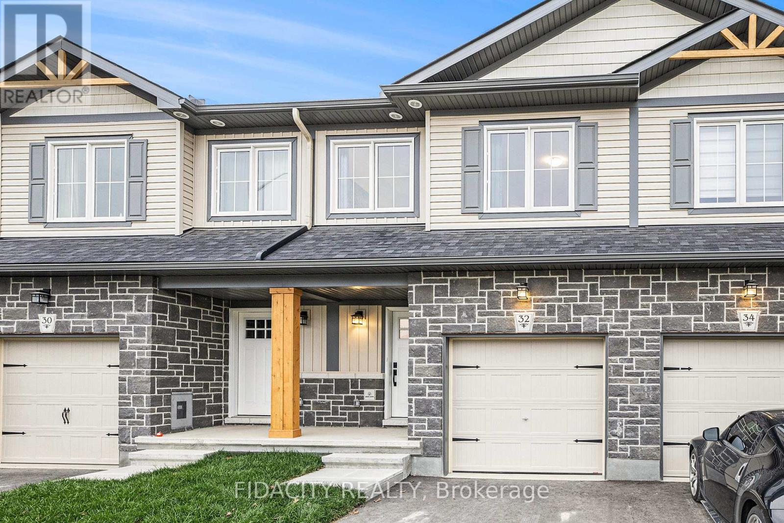 32 Whitcomb Crescent, Smiths Falls, Ontario  K7A 0A2 - Photo 2 - X12698578