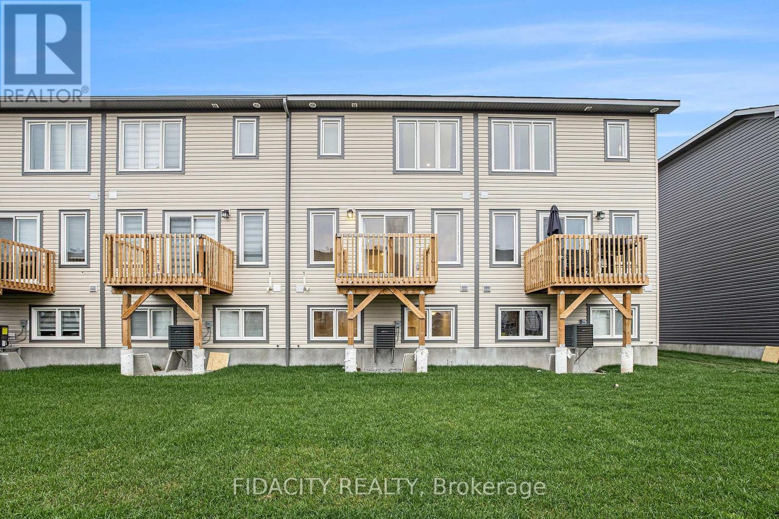 32 Whitcomb Crescent, Smiths Falls, Ontario  K7A 0A2 - Photo 25 - X12698578