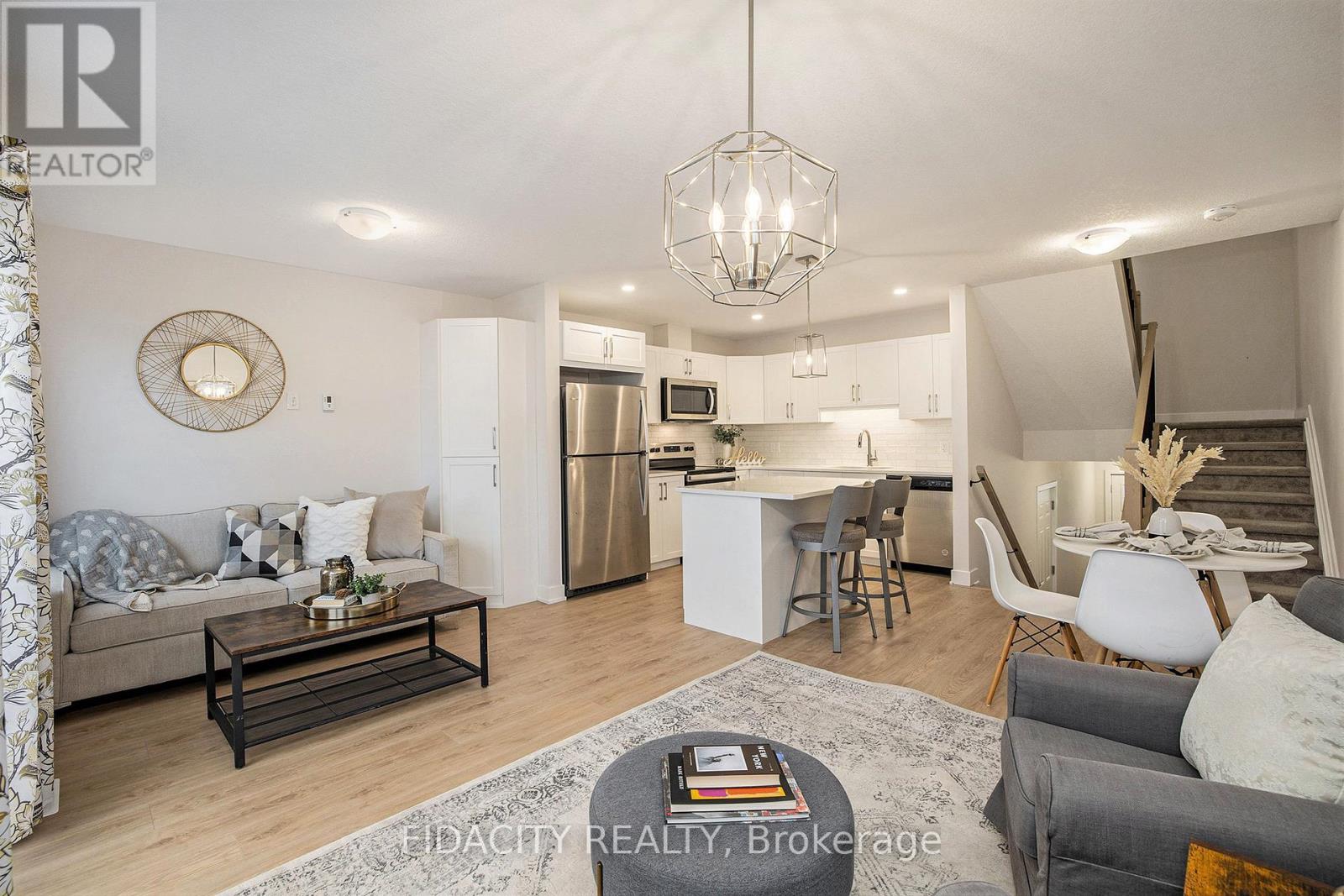 32 Whitcomb Crescent, Smiths Falls, Ontario  K7A 0A2 - Photo 5 - X12698578