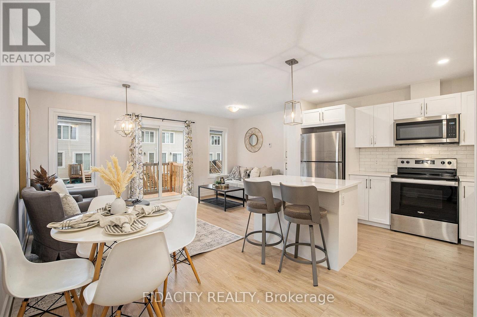 32 Whitcomb Crescent, Smiths Falls, Ontario  K7A 0A2 - Photo 7 - X12698578