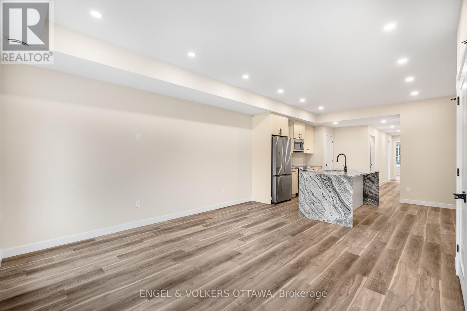 B - 193 Hopewell Avenue, Ottawa, Ontario  K1S 2Z4 - Photo 4 - X12698618