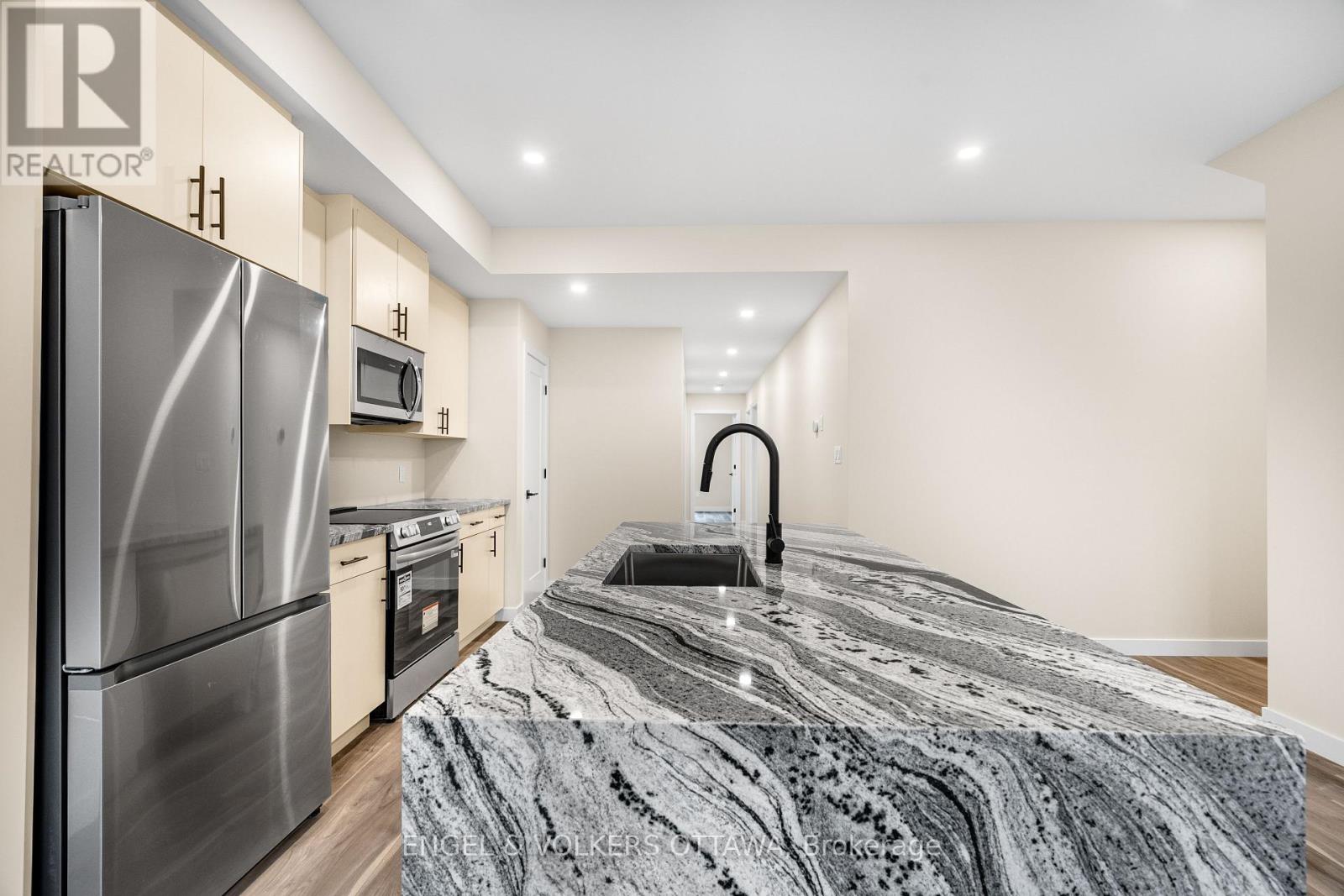 B - 193 Hopewell Avenue, Ottawa, Ontario  K1S 2Z4 - Photo 7 - X12698618