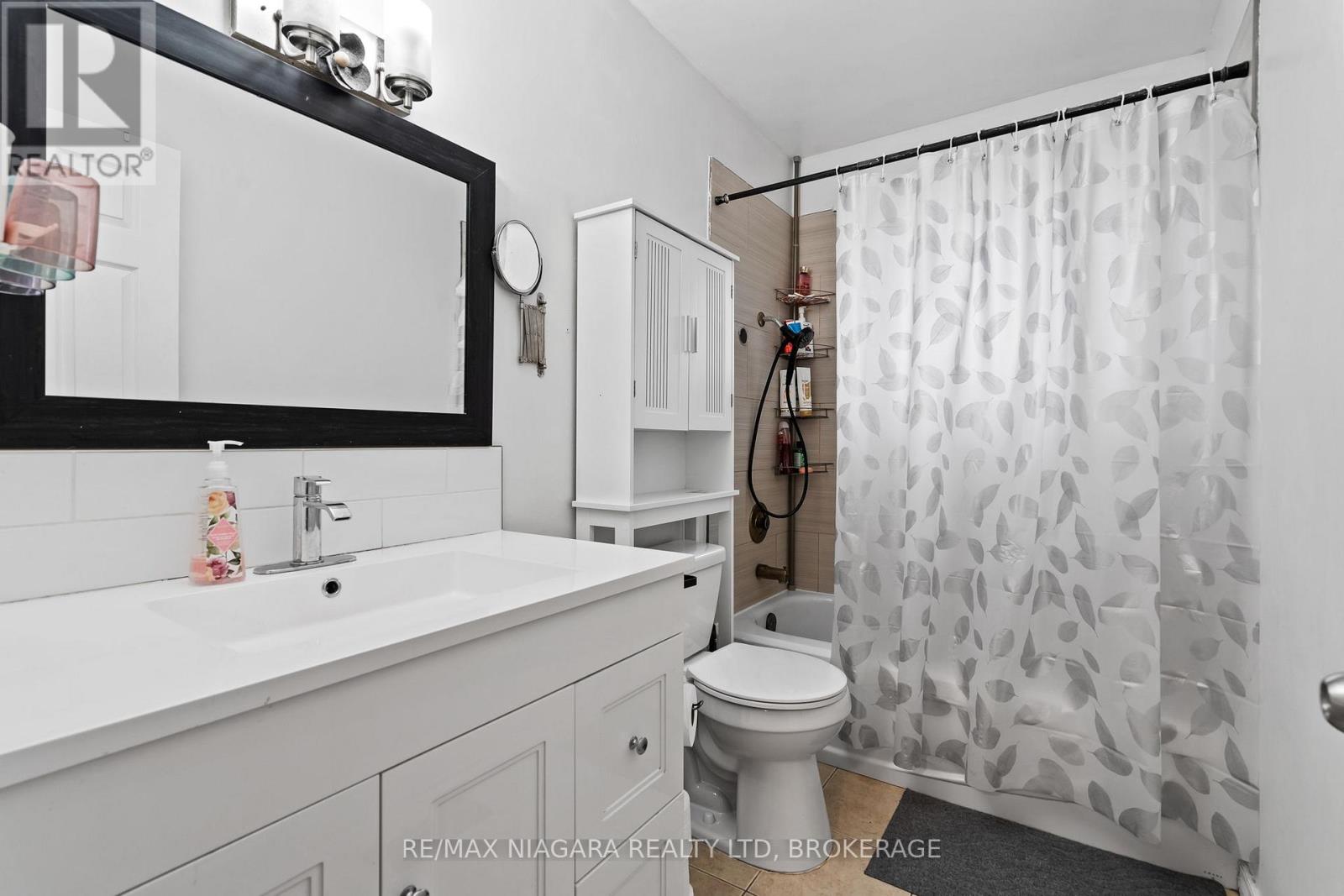 204 Hildred Street, Welland (Lincoln/crowland), Ontario  L3B 1N1 - Photo 12 - X12698550