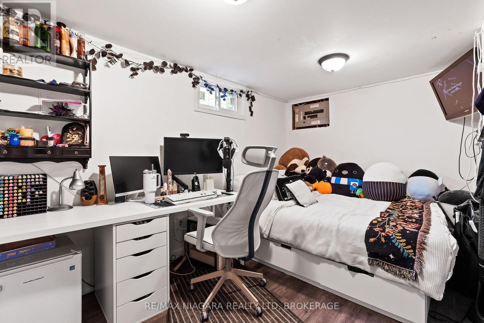 204 Hildred Street, Welland (Lincoln/crowland), Ontario  L3B 1N1 - Photo 16 - X12698550