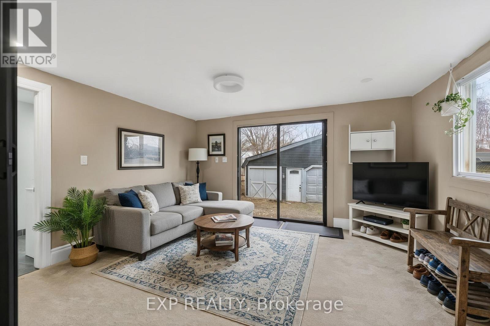 4576 Fourth Avenue, Niagara Falls, Ontario  L2E 4N6 - Photo 2 - X12698582