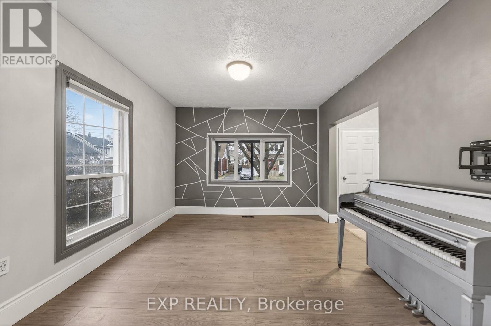 4576 Fourth Avenue, Niagara Falls, Ontario  L2E 4N6 - Photo 24 - X12698582