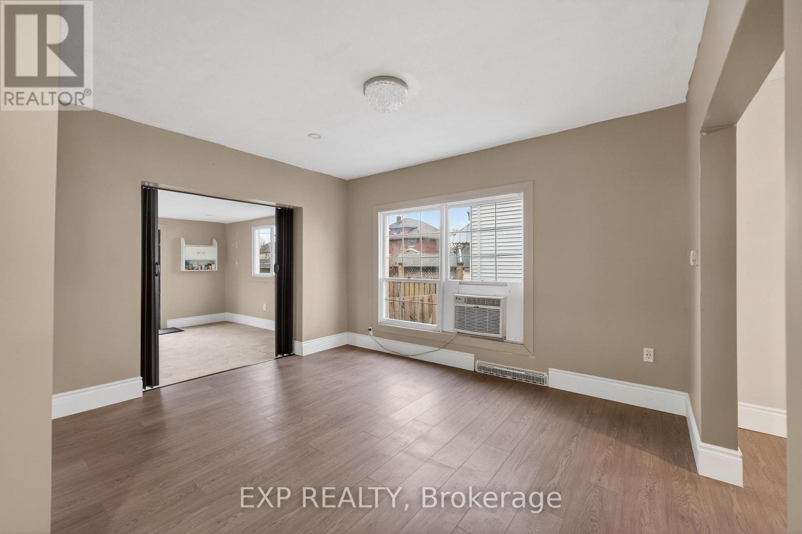 4576 Fourth Avenue, Niagara Falls, Ontario  L2E 4N6 - Photo 5 - X12698582