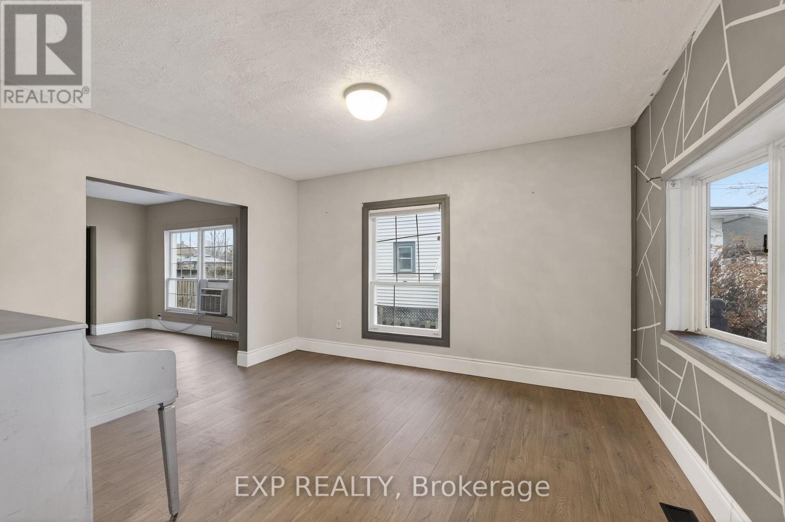 4576 Fourth Avenue, Niagara Falls, Ontario  L2E 4N6 - Photo 6 - X12698582