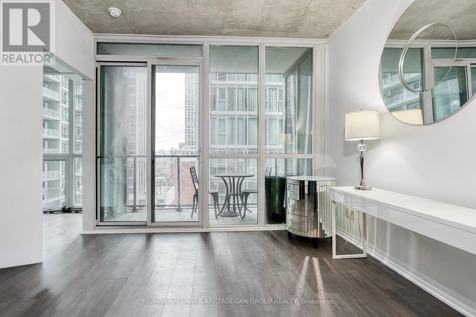 1701 - 88 Blue Jays Way, Toronto, Ontario  M5V 2G3 - Photo 2 - C12571100