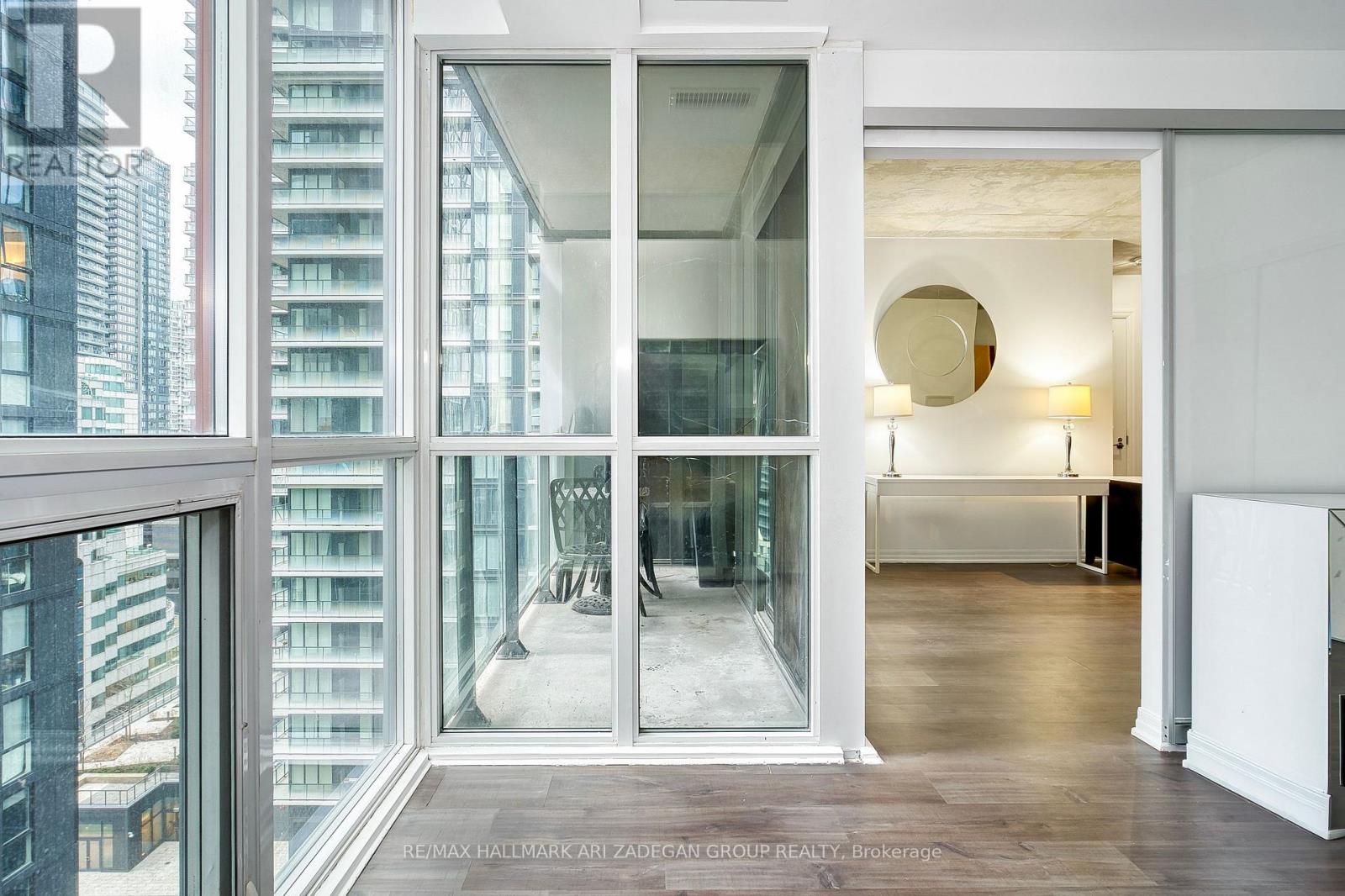 1701 - 88 Blue Jays Way, Toronto, Ontario  M5V 2G3 - Photo 3 - C12571100