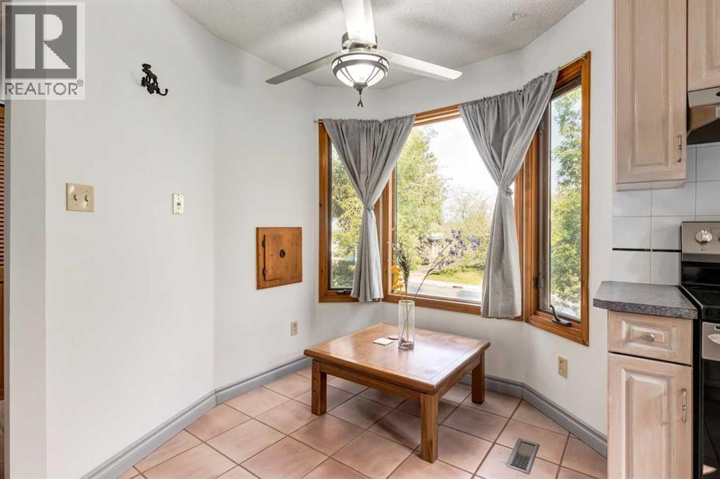 7103 Hunterwood Road Nw, Calgary, Alberta  T2K 4J5 - Photo 11 - A2275637