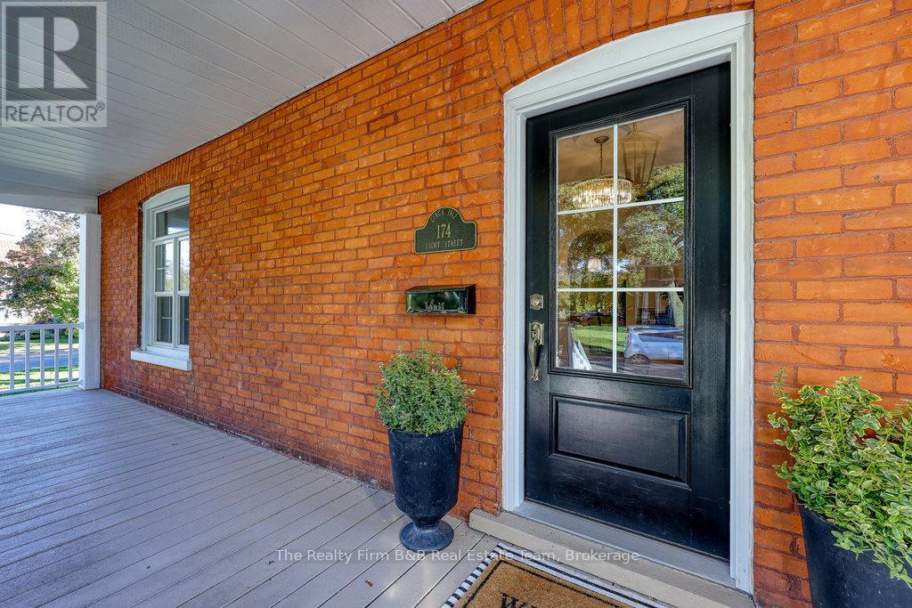 174 Light Street, Woodstock, Ontario  N4S 6H4 - Photo 3 - X12472133