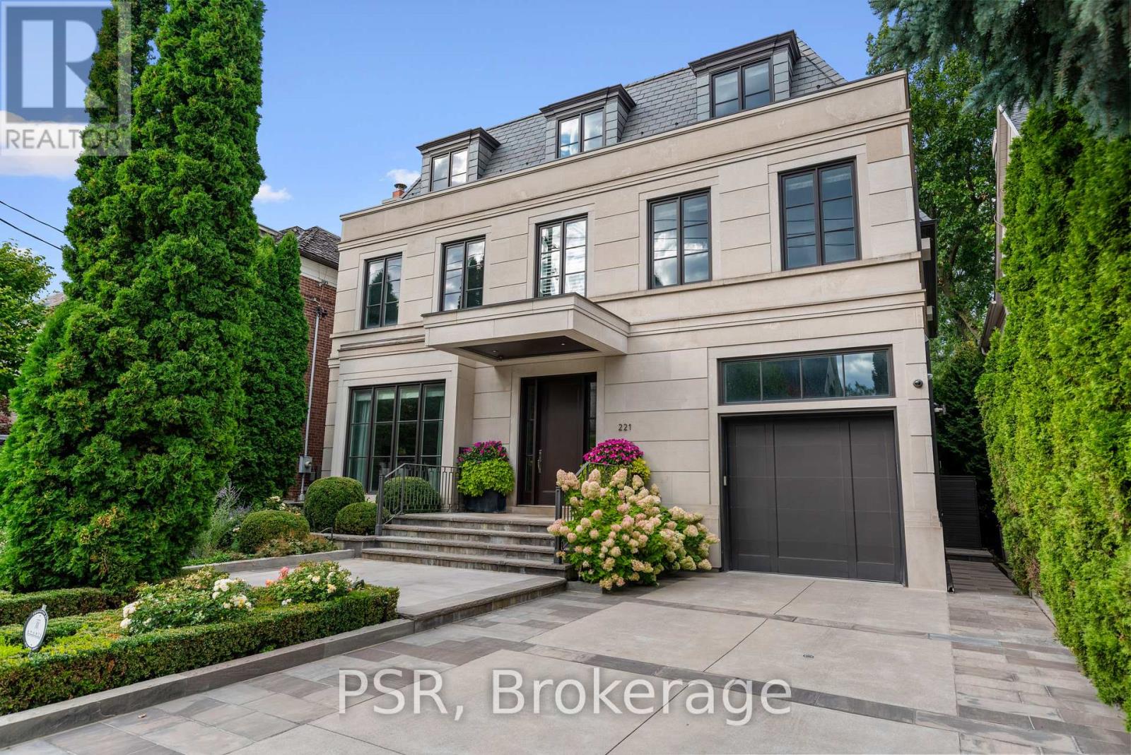 221 DUNVEGAN ROAD, Toronto, Ontario