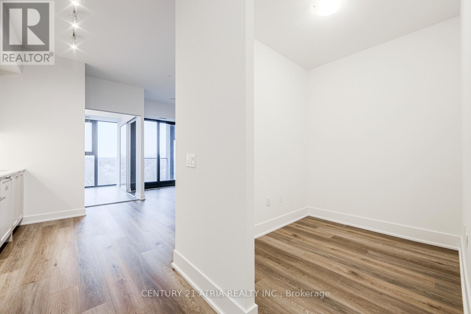 902 - 250 Lawrence Avenue, Toronto, Ontario  M5M 1B2 - Photo 2 - C12698614