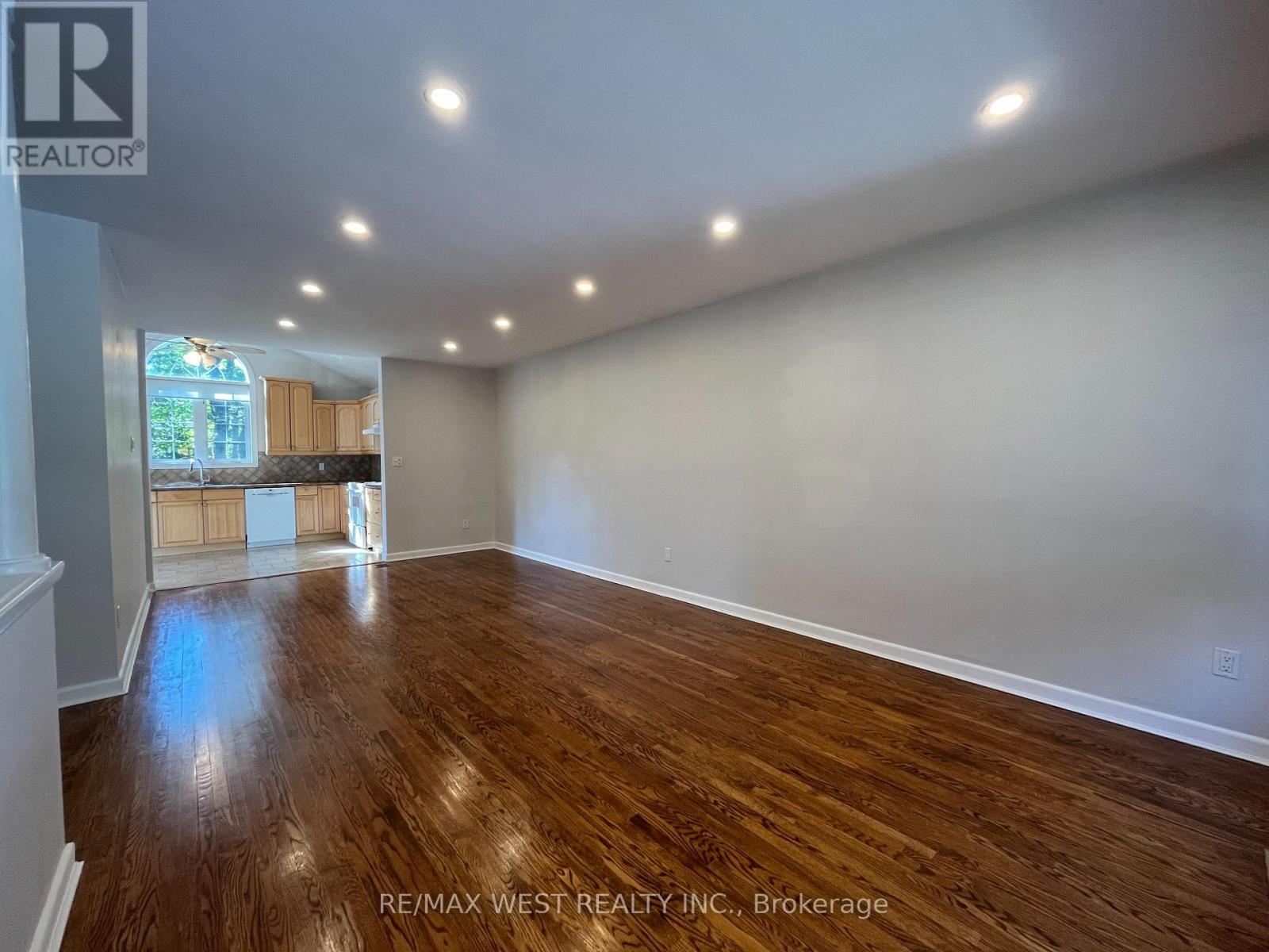 25 Norman Avenue, King (Nobleton), Ontario  L0G 1N0 - Photo 5 - N12698564