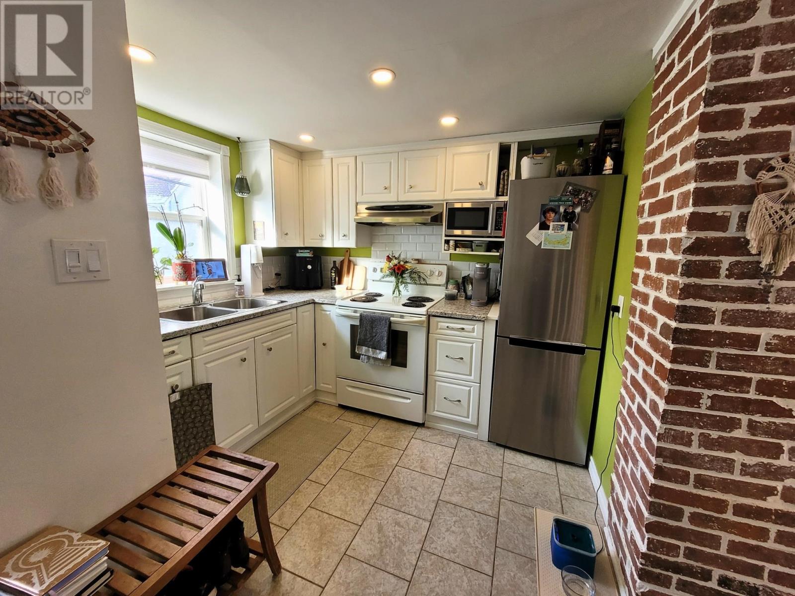 34 Spring Park Road, Charlottetown, Prince Edward Island  C1A 3X8 - Photo 4 - 202600835