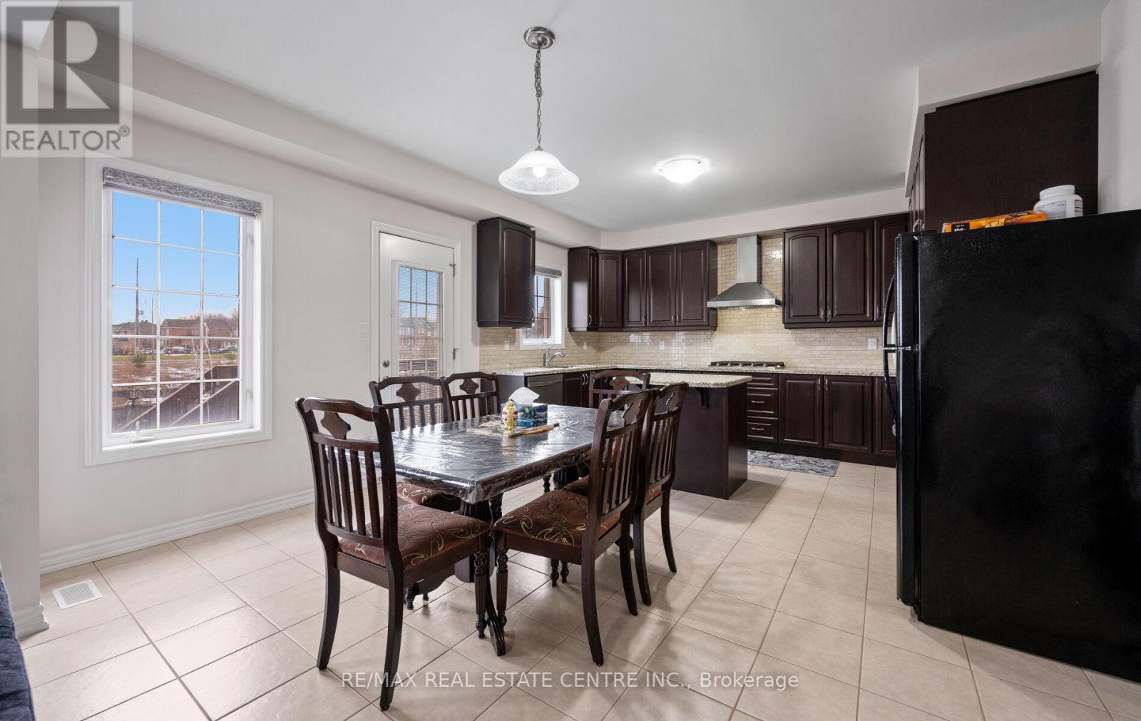 44 Hammerhead Road, Brampton, Ontario  L7A 4P9 - Photo 12 - W12698538