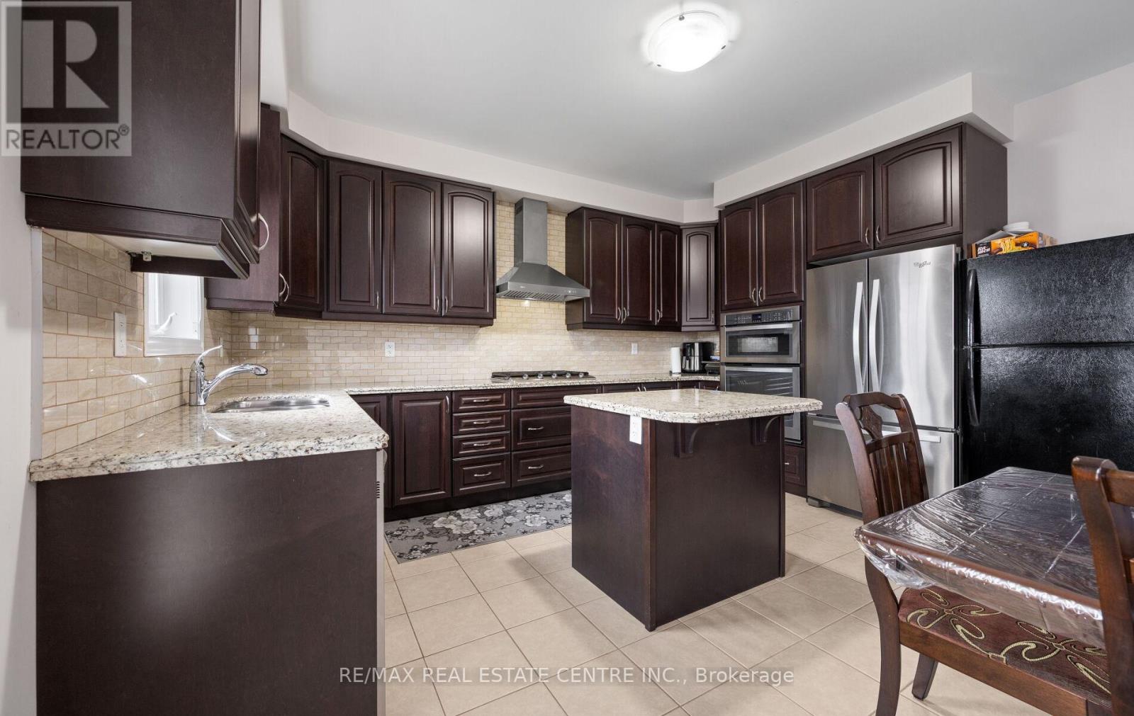 44 Hammerhead Road, Brampton, Ontario  L7A 4P9 - Photo 14 - W12698538