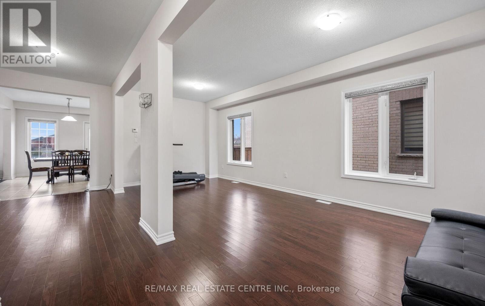 44 Hammerhead Road, Brampton, Ontario  L7A 4P9 - Photo 5 - W12698538