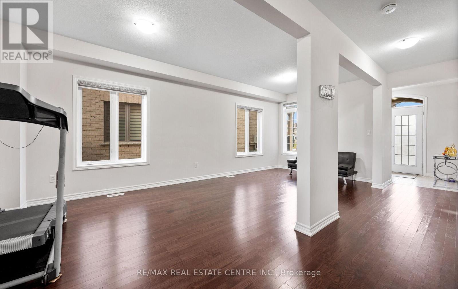 44 Hammerhead Road, Brampton, Ontario  L7A 4P9 - Photo 6 - W12698538