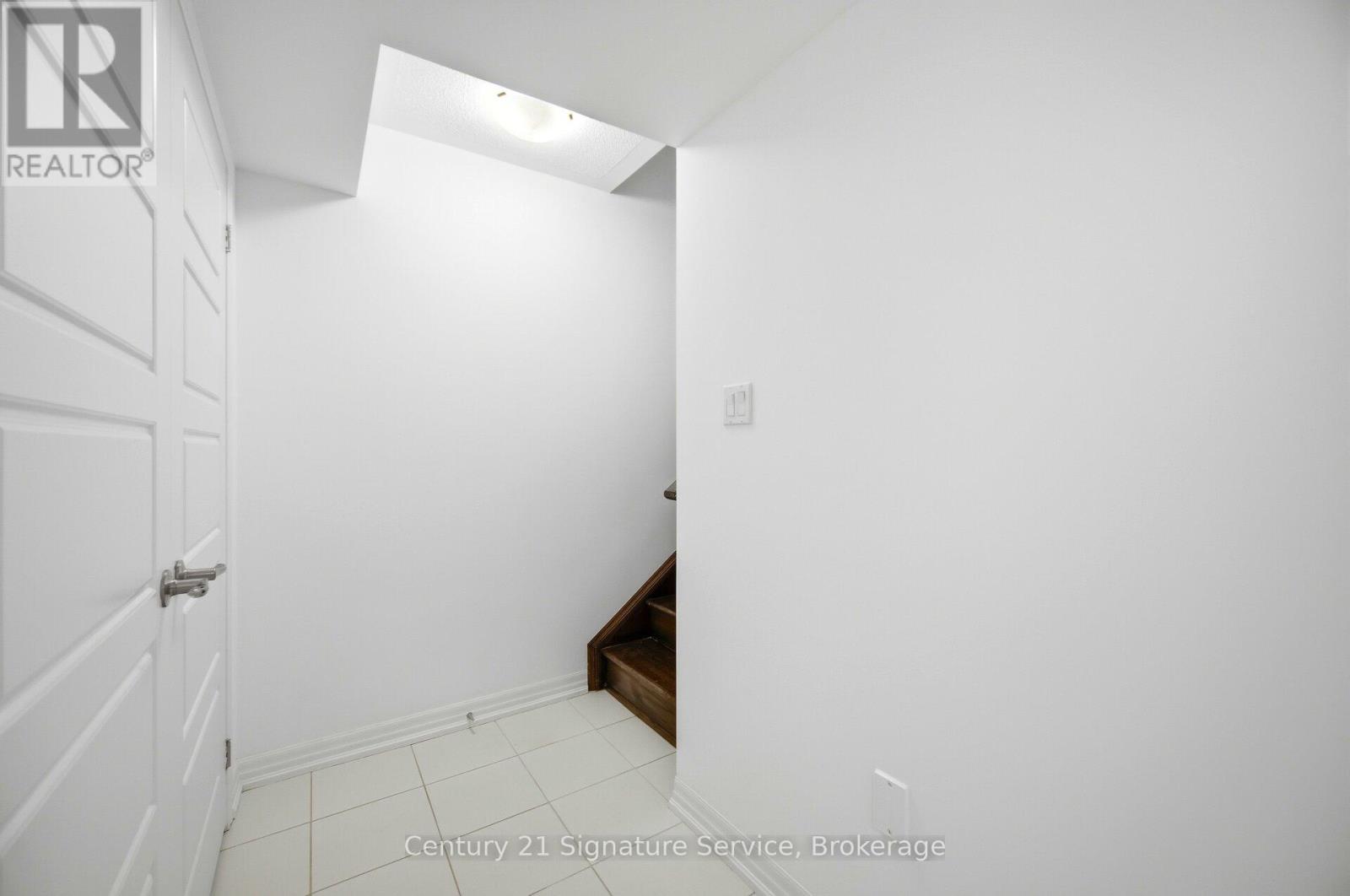 142 Christopher Road, Oakville, Ontario  L6H 0Y2 - Photo 8 - W12698542