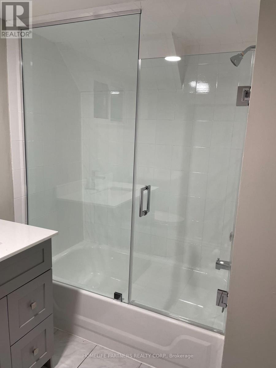 Lower - 40 Strathavon Drive, Toronto, Ontario  M9V 2H6 - Photo 14 - W12698556