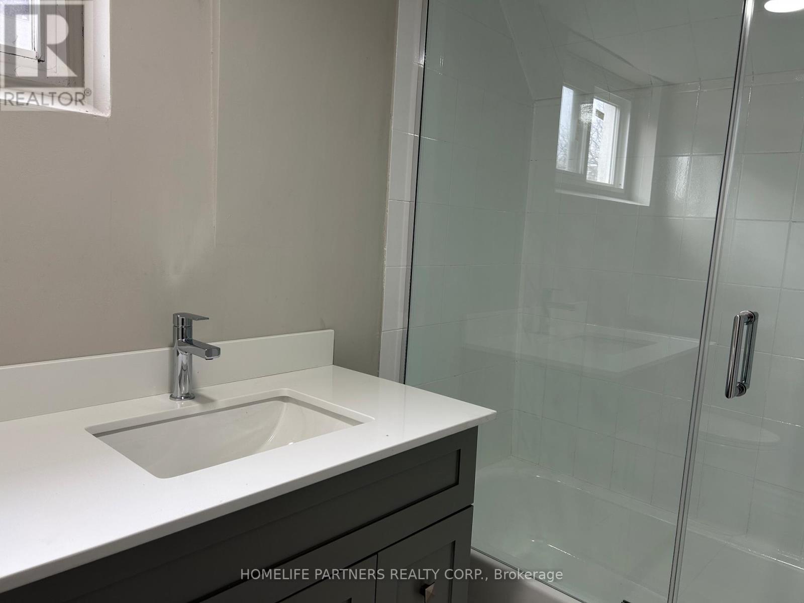 Lower - 40 Strathavon Drive, Toronto, Ontario  M9V 2H6 - Photo 15 - W12698556