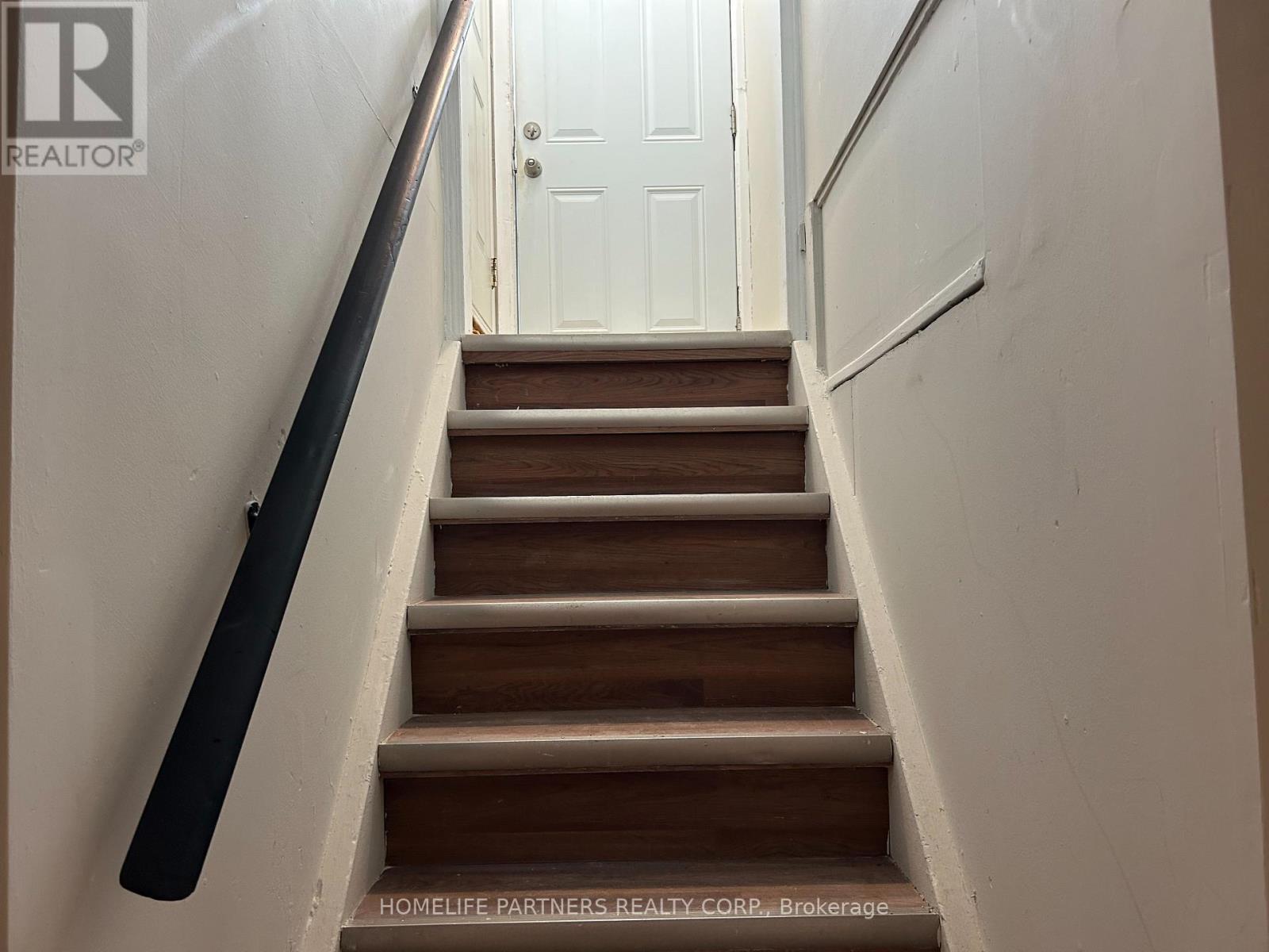 Lower - 40 Strathavon Drive, Toronto, Ontario  M9V 2H6 - Photo 2 - W12698556