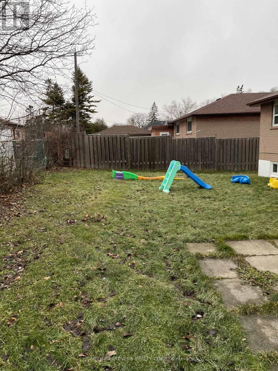 Lower - 40 Strathavon Drive, Toronto, Ontario  M9V 2H6 - Photo 25 - W12698556