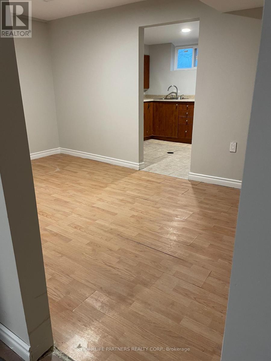 Lower - 40 Strathavon Drive, Toronto, Ontario  M9V 2H6 - Photo 5 - W12698556