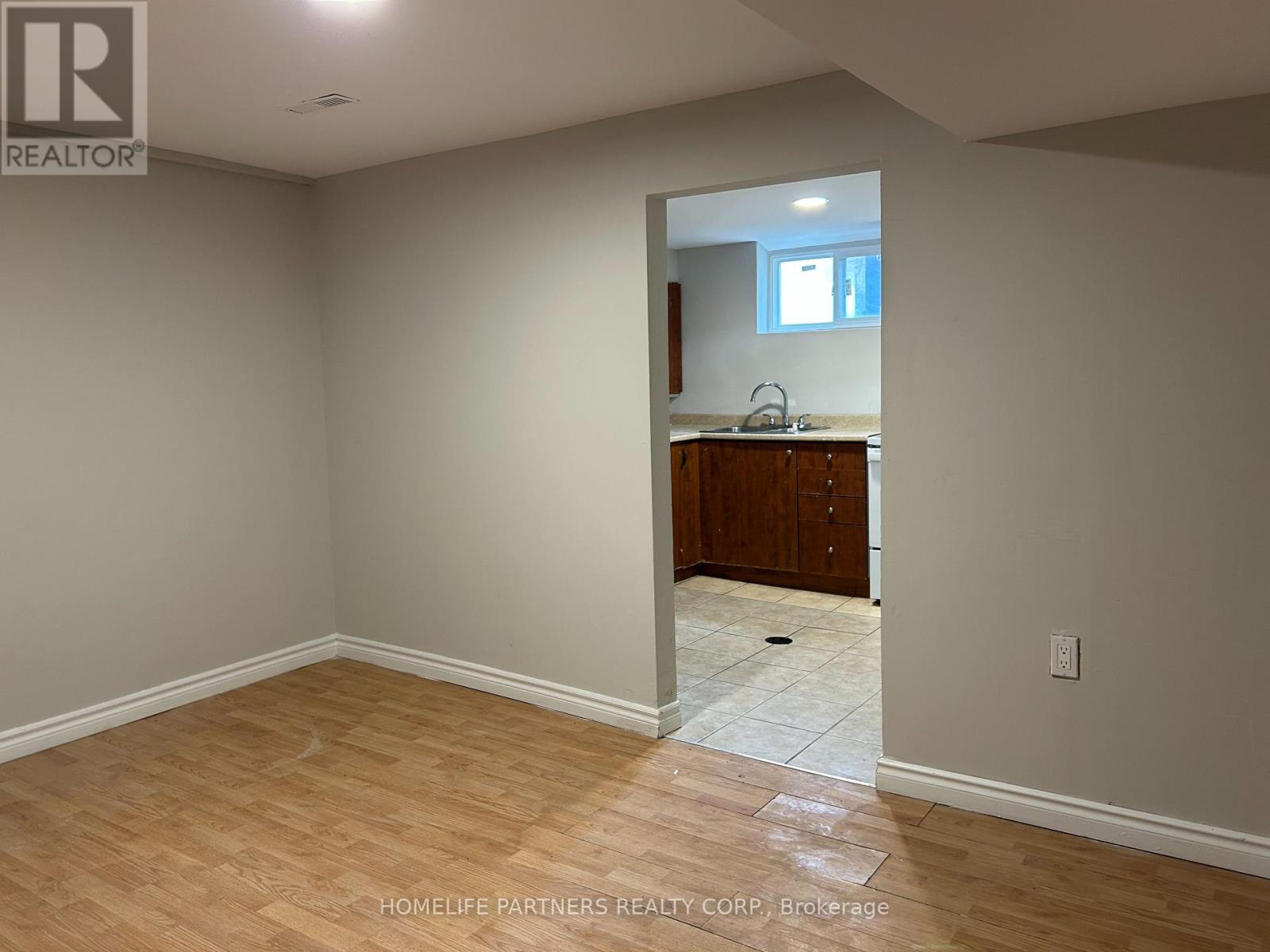 Lower - 40 Strathavon Drive, Toronto, Ontario  M9V 2H6 - Photo 6 - W12698556