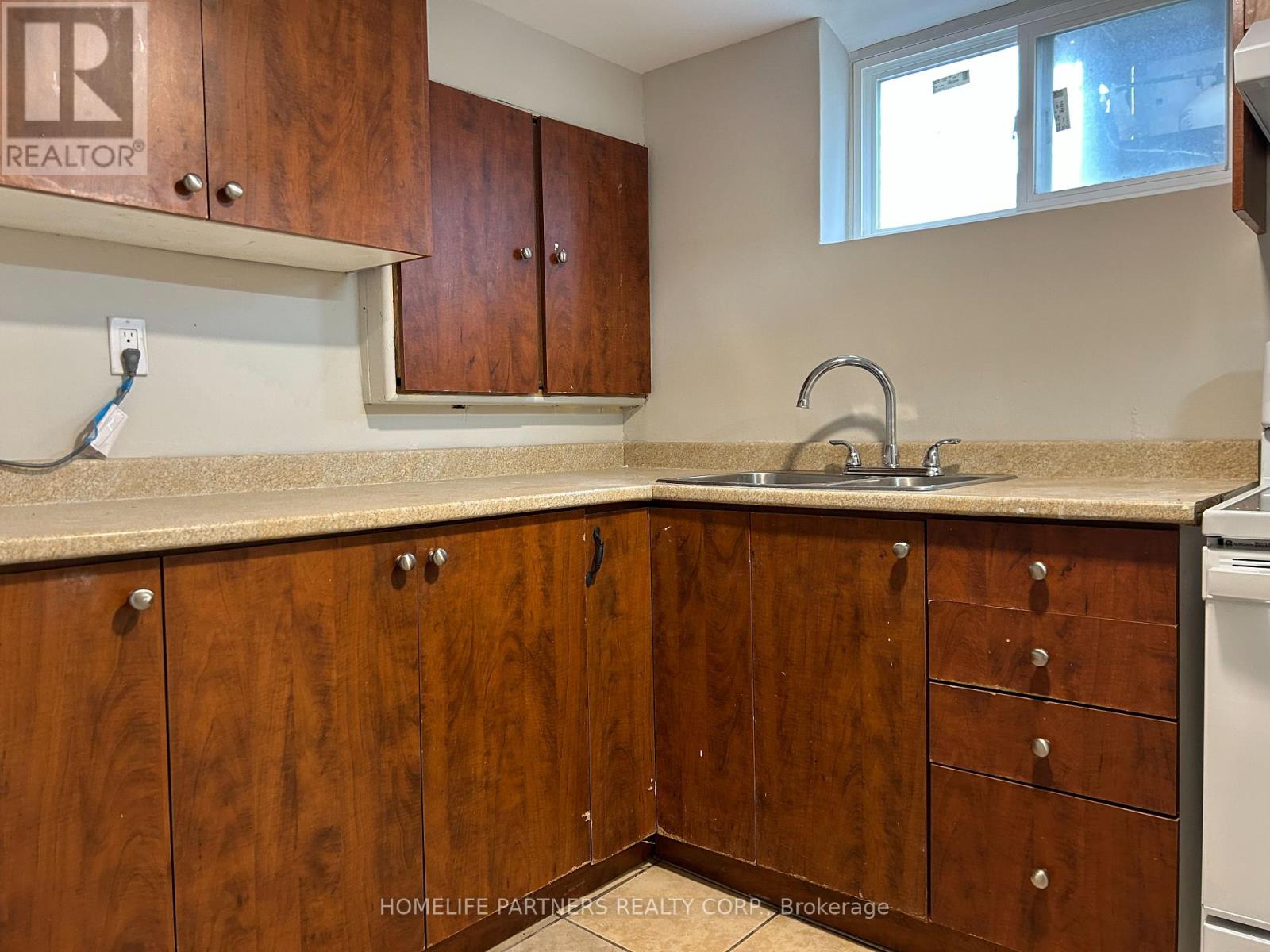 Lower - 40 Strathavon Drive, Toronto, Ontario  M9V 2H6 - Photo 8 - W12698556