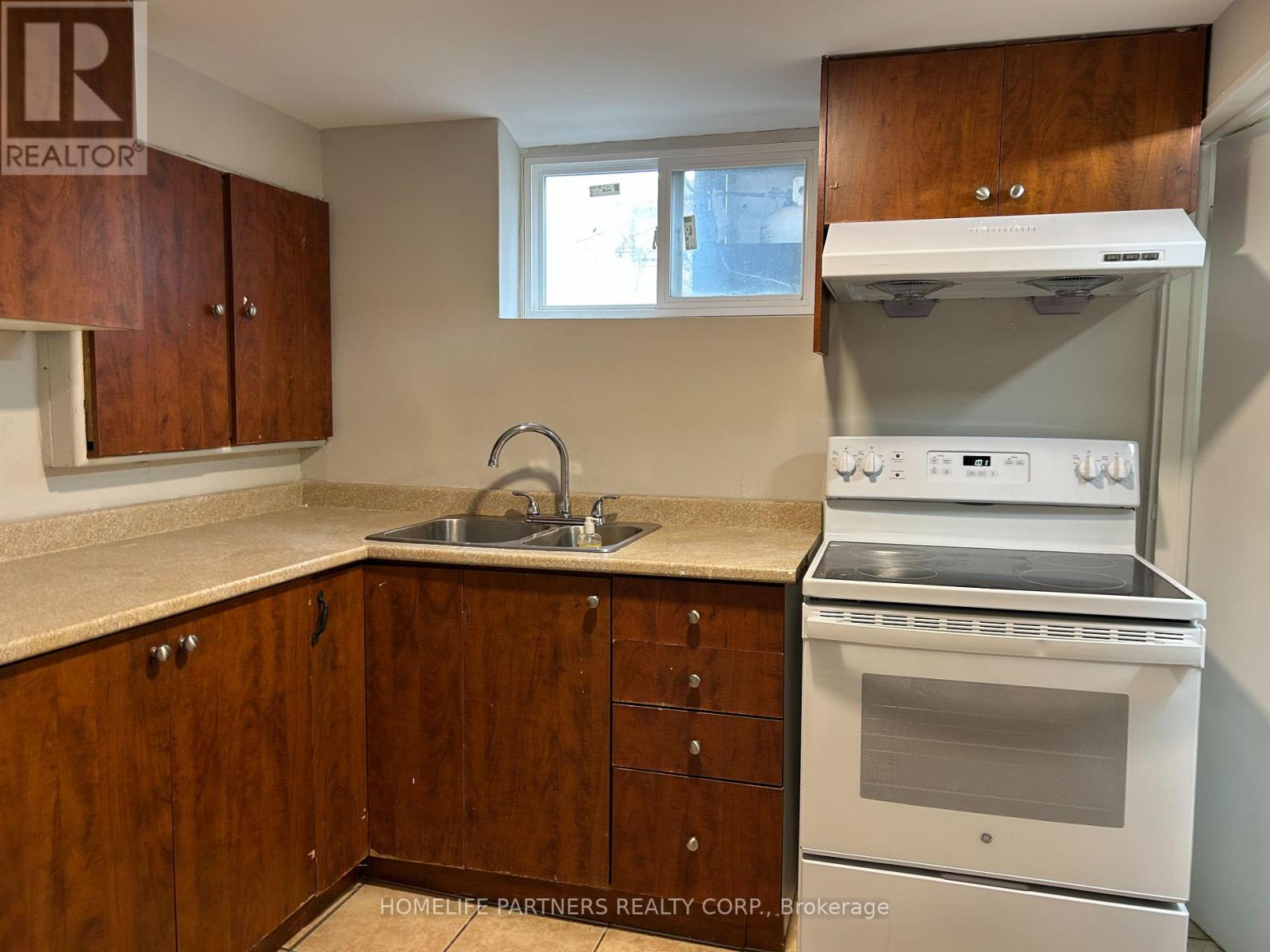 Lower - 40 Strathavon Drive, Toronto, Ontario  M9V 2H6 - Photo 9 - W12698556