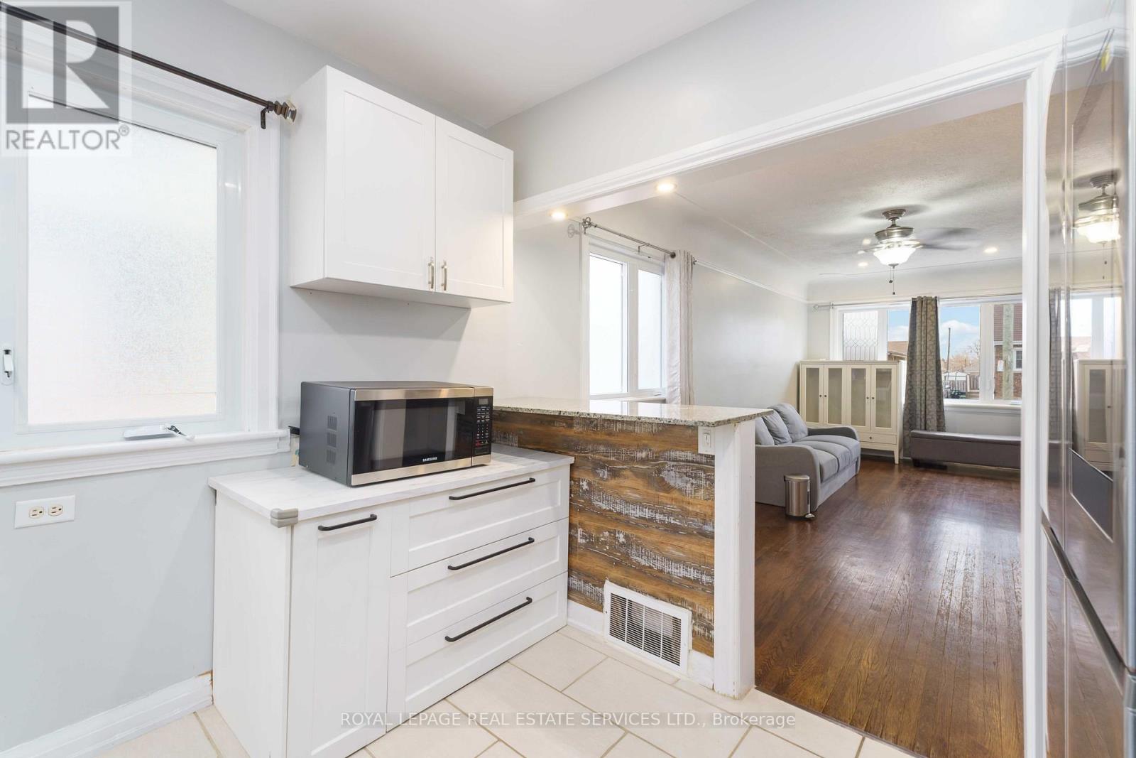 136 Ivon Avenue, Hamilton, Ontario  L8H 5S8 - Photo 12 - X12698604