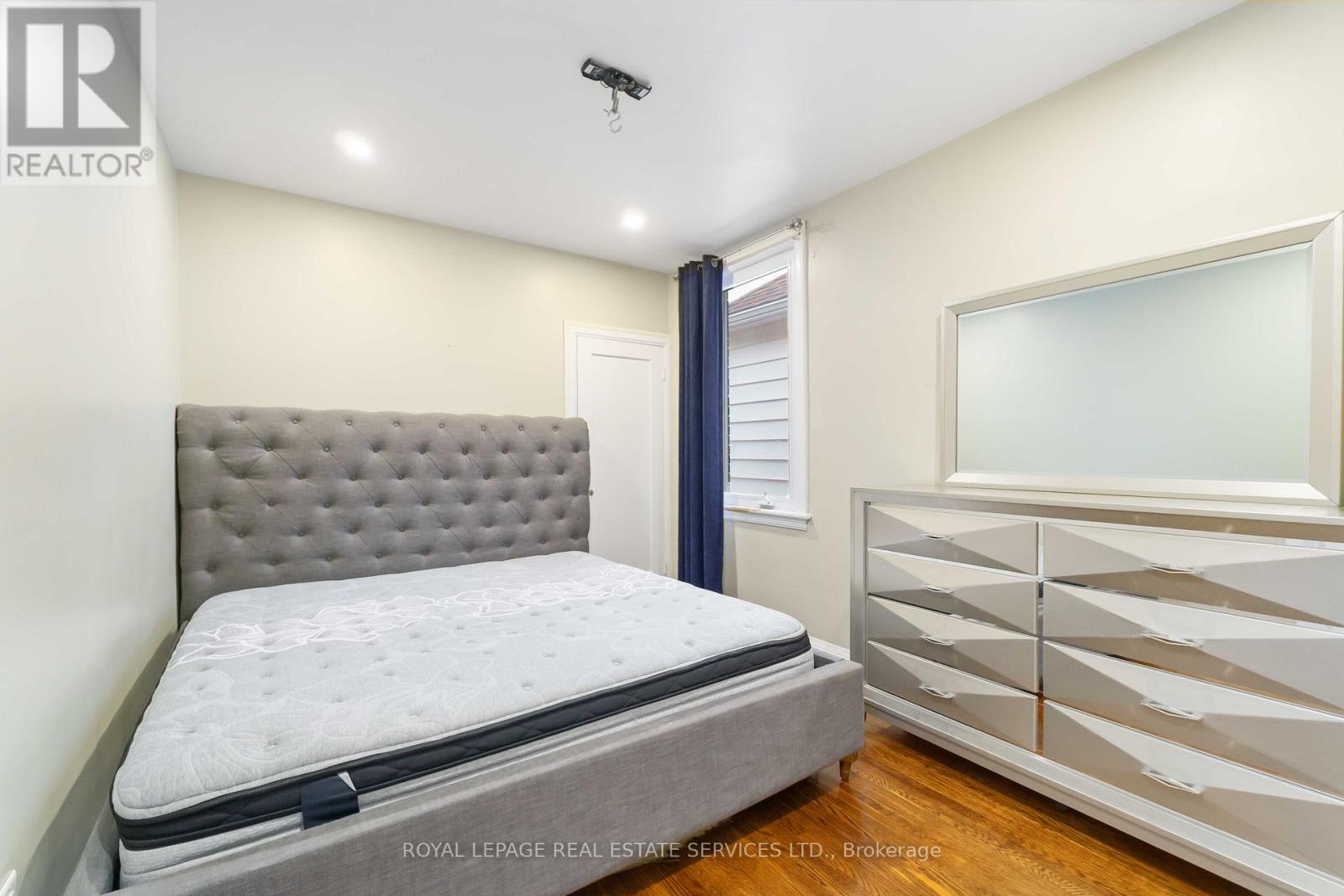 136 Ivon Avenue, Hamilton, Ontario  L8H 5S8 - Photo 15 - X12698604