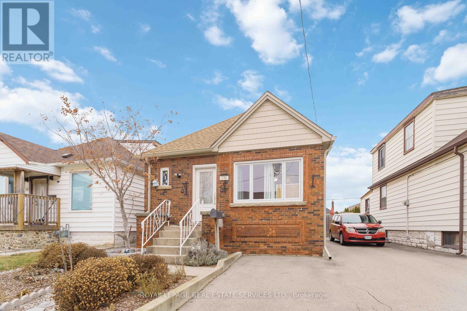 136 Ivon Avenue, Hamilton, Ontario  L8H 5S8 - Photo 2 - X12698604