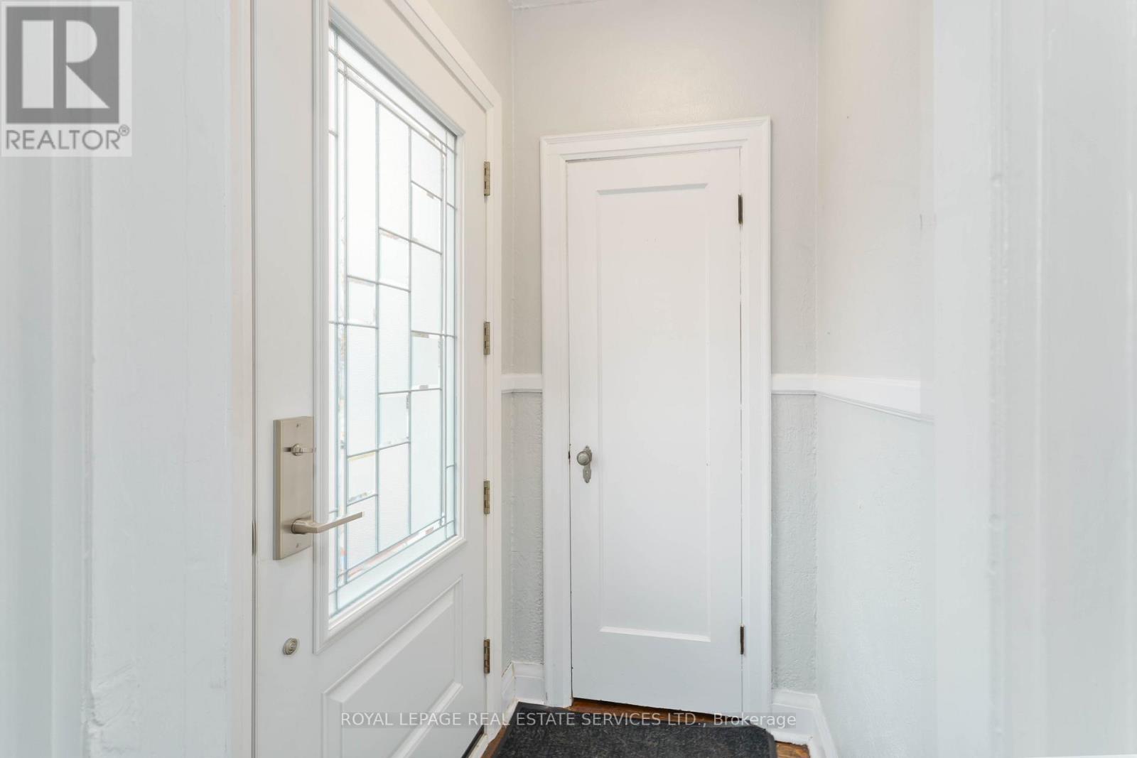 136 Ivon Avenue, Hamilton, Ontario  L8H 5S8 - Photo 4 - X12698604