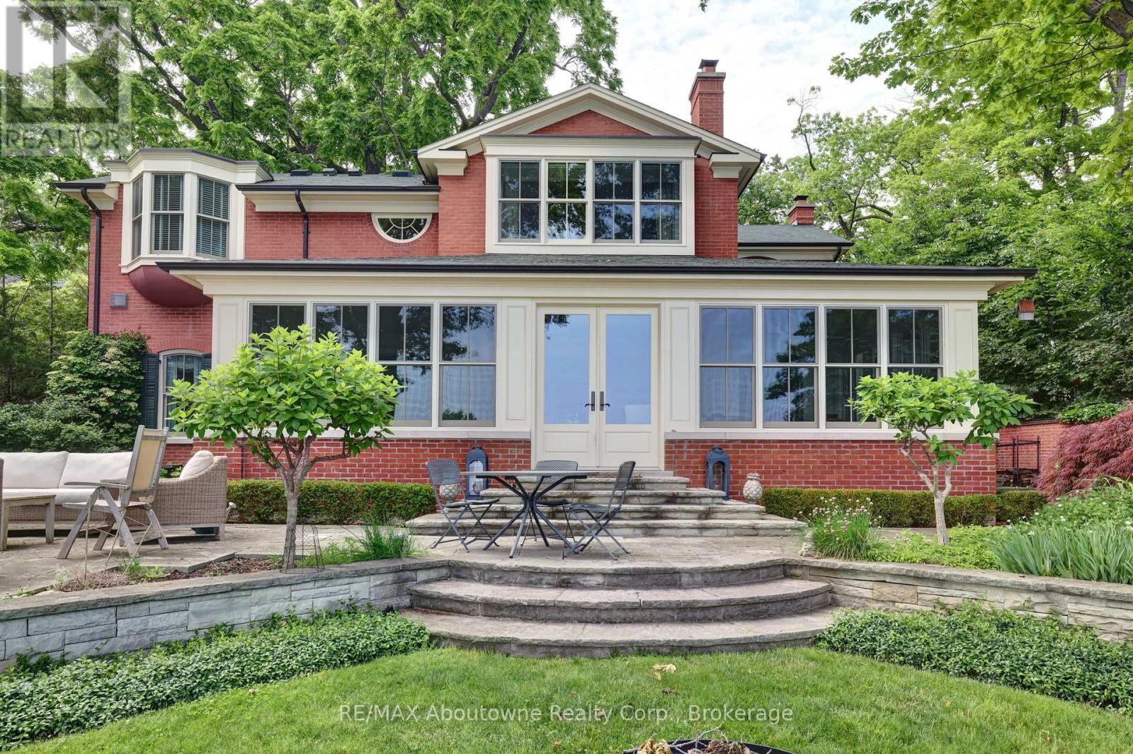 350 King Street, Oakville, Ontario  L6J 1C2 - Photo 2 - W12698652