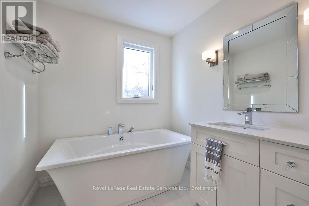 482 Anthony Drive, Oakville, Ontario  L6J 2K5 - Photo 21 - W12698684