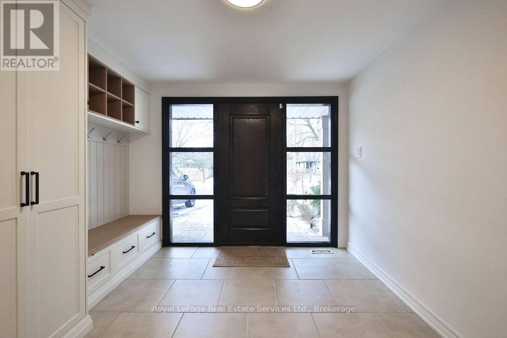 482 Anthony Drive, Oakville, Ontario  L6J 2K5 - Photo 3 - W12698684