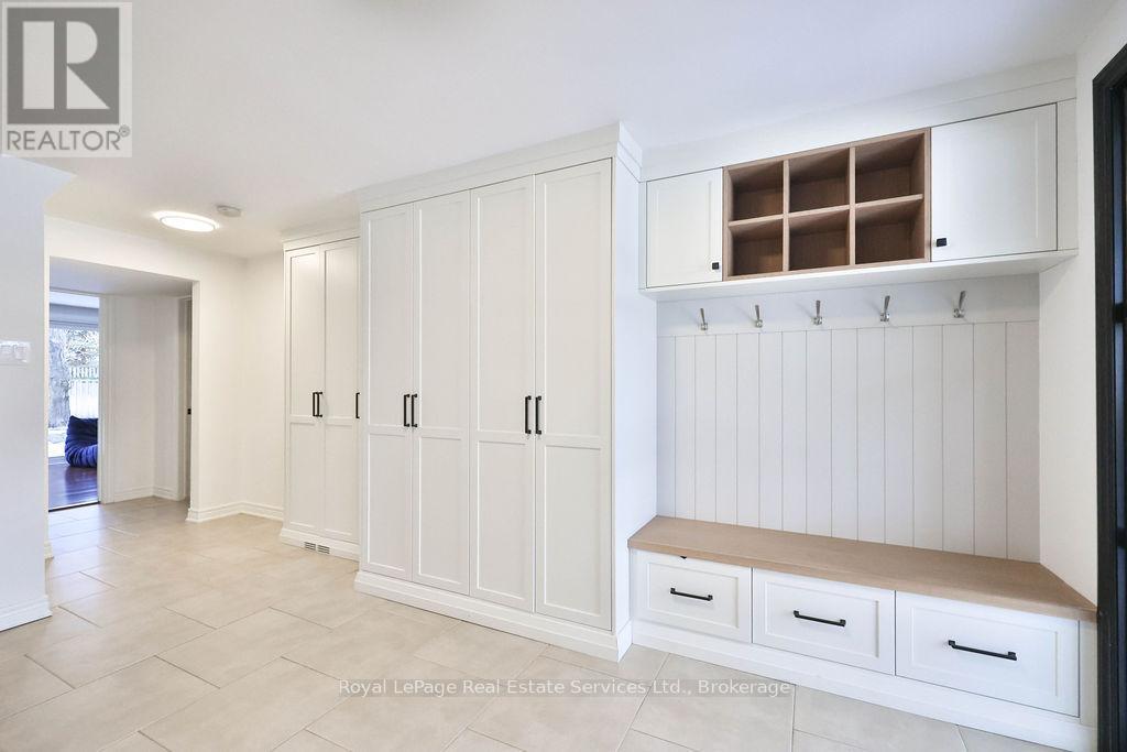 482 Anthony Drive, Oakville, Ontario  L6J 2K5 - Photo 4 - W12698684